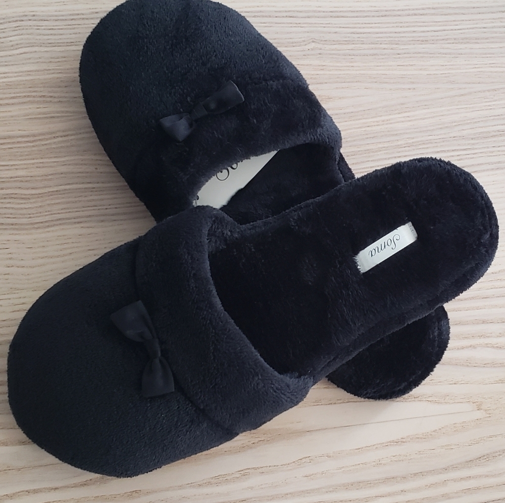 NWT Soma Plush Slippers